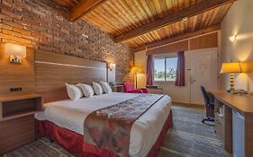 Ramada by Wyndham Gananoque Provincial Inn